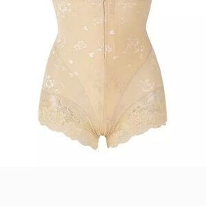 Elegant Lace Bodysuit in Cream